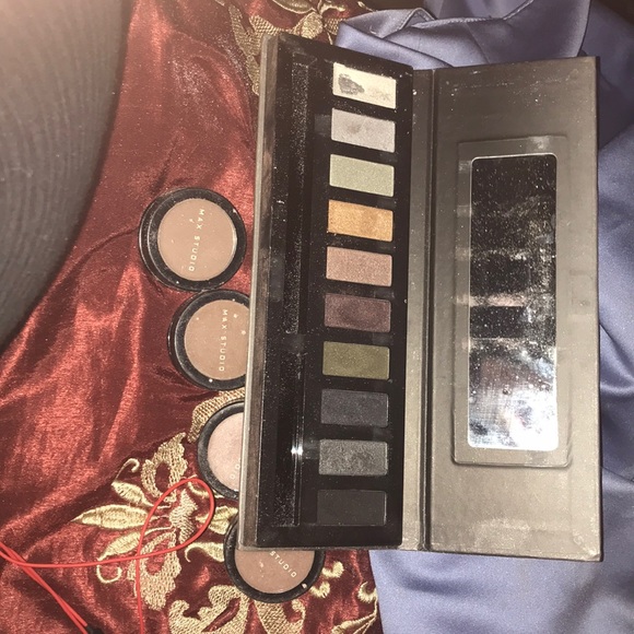 Makeup bundle - Picture 2 of 2